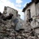 edificio devastato dopo sisma